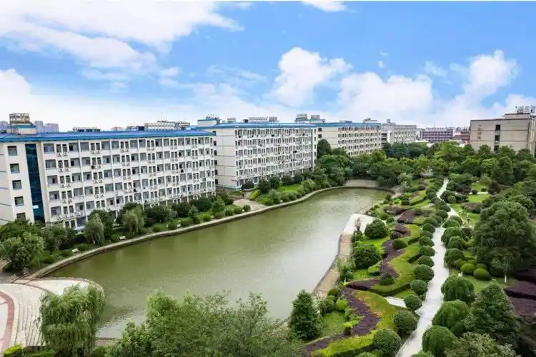 益阳医学高等专科学校五年制大专招生简章/招生专业/学校地址/学校