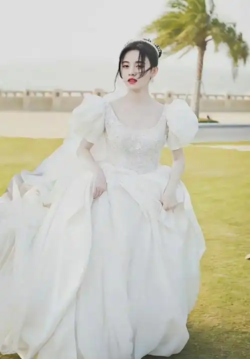 鞠婧祎婚纱造型