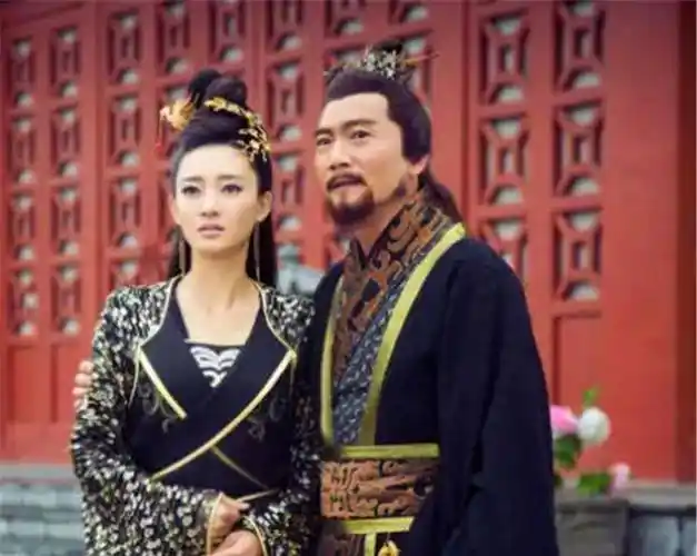 封神:杨戬拔不开轩辕剑,为啥殷郊却可以?全因他说过一句话