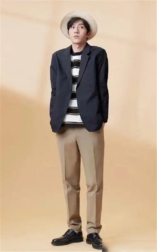 井柏然是什么宝藏男孩优衣库穿出男友风身材太优秀