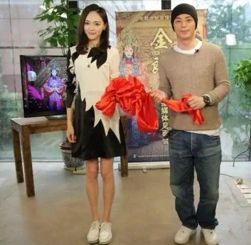 霍建华身高 从照片看,糖糖与霍建华几乎一样高呢 钟汉良官方身高