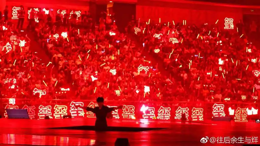 易烊千玺入坑漫谈我们做追光者的理由一