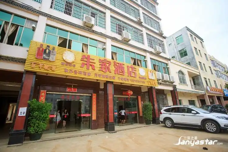 社会餐厅主要集中在林旺镇和藤桥镇上,以当地风味为主.