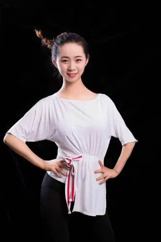 杨雪   2016年毕业于天水师范学院,学前教育专业.拉丁舞c级教师.