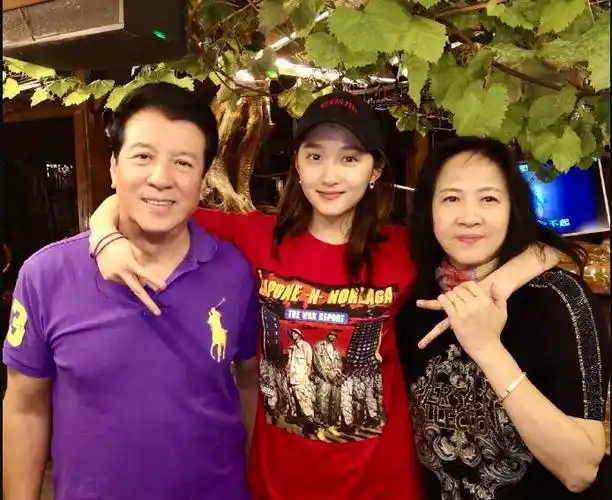 关少曾大女儿关晓珊妈妈是谁 关少曾第一任妻子资料