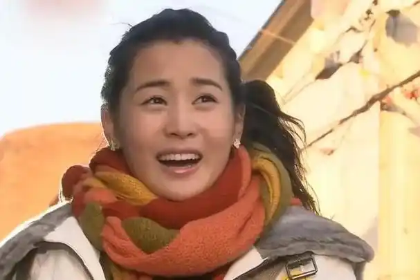 2001年,才17岁的李多海就参加了个"春香小姐"选美比赛,结果直接拿了个