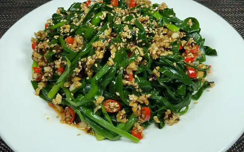 教你凉拌韭菜的家常做法,清香脆爽,下酒又下饭,做法一看就会