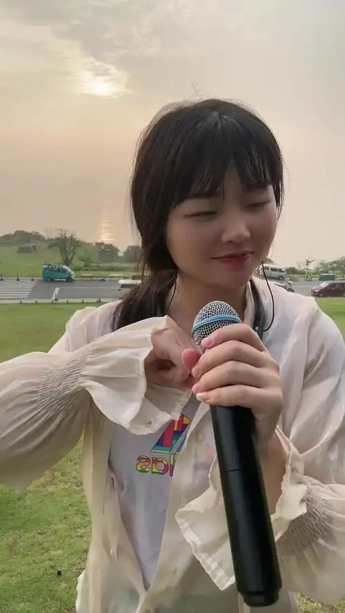 真人真唱#户外唱歌#走到哪唱到哪 觉得好听的朋友点点关注