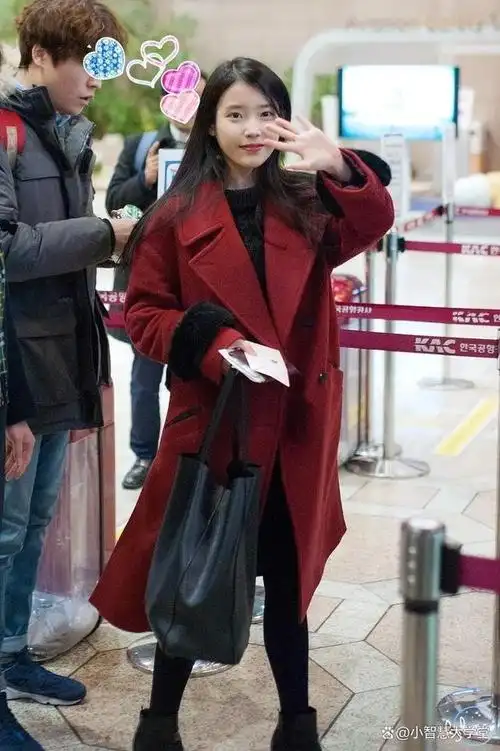 iu李知恩街拍时尚演绎个性与魅力