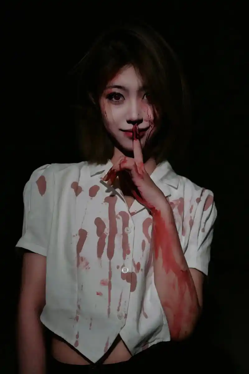 今晚,恐怖之夜.模特@八百标兵奔北坡.  摄影@维c摄影师  - 抖音