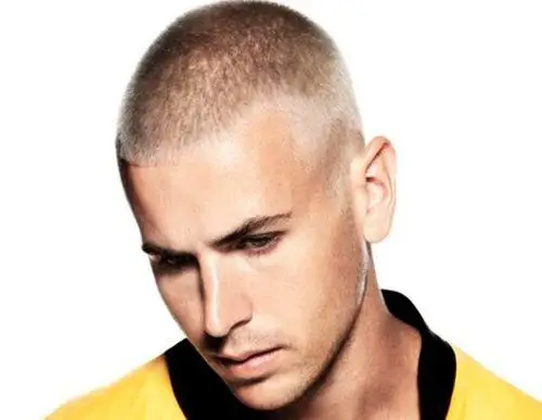 不只是欧美男士被帅气平头所吸引 现代男生平头发型怎么剪有教程