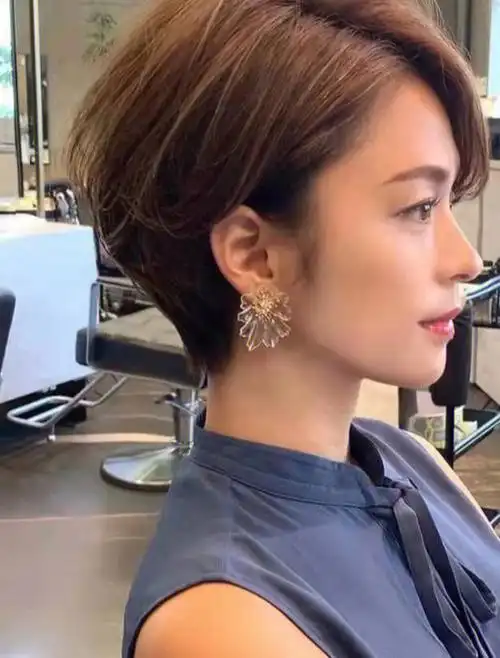 四十岁女性的短发造型