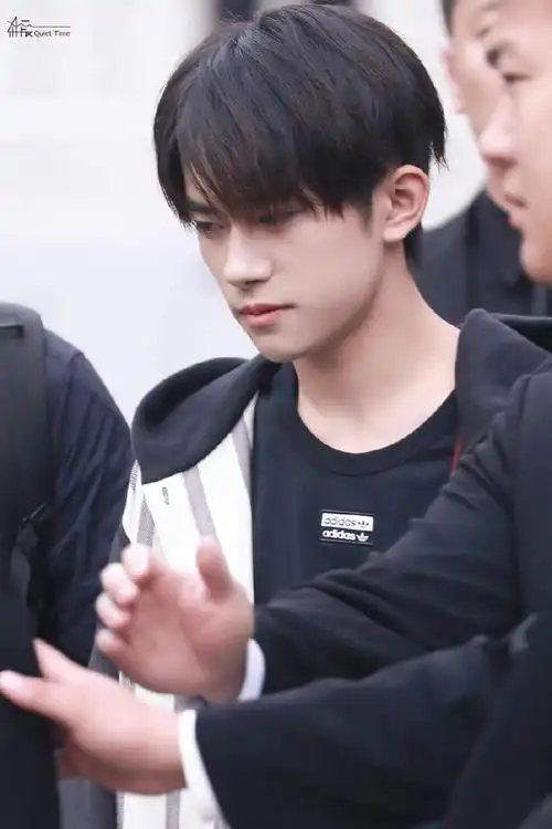 易烊千玺电影小小的我##四字 易烊千玺 yyqx 四字弟弟