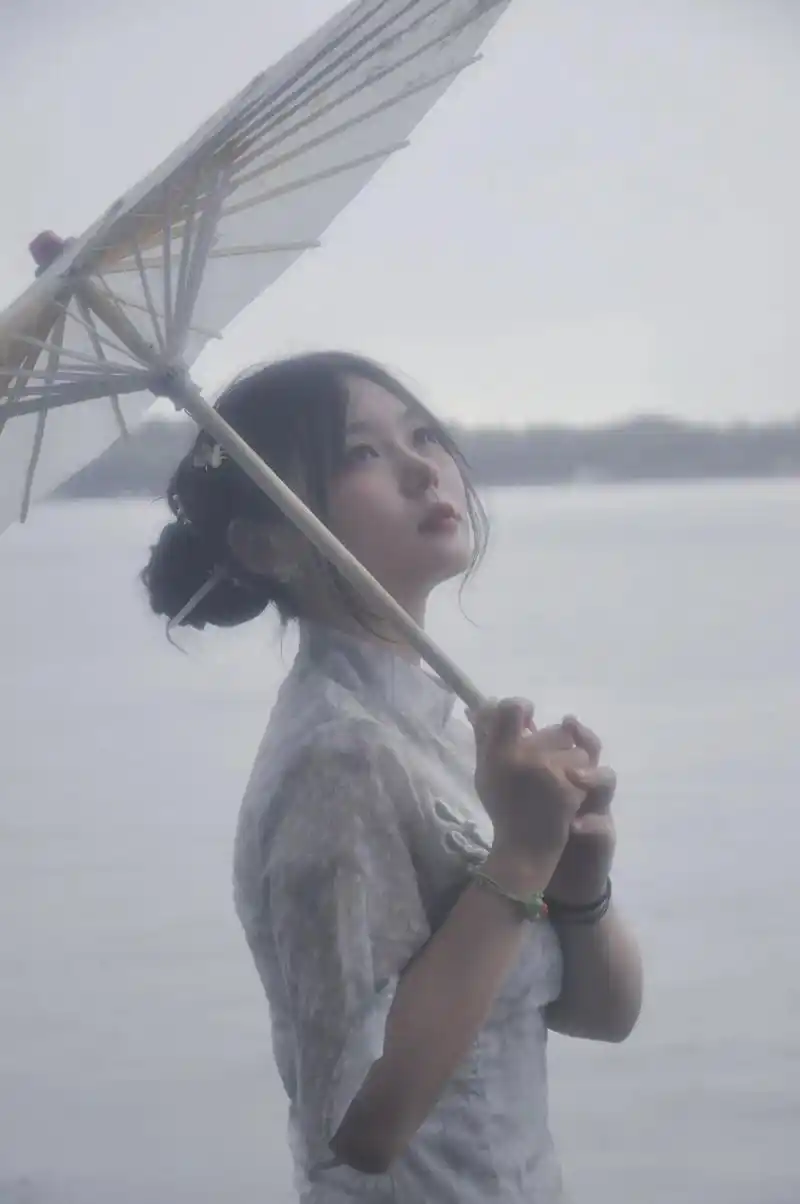 古风 #汉服 #国风 #国风古韵  #江南烟雨  你一句春 - 抖音