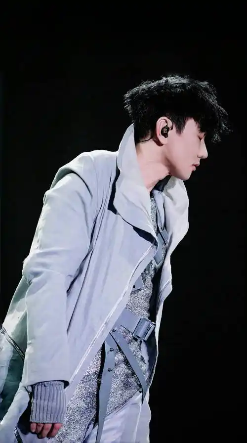 手机壁纸版    夏天来了,越穿越清爽了01    #林俊杰真的好会going