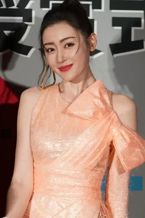 张天爱出席第32届东京电影节中国电影周闭幕典礼