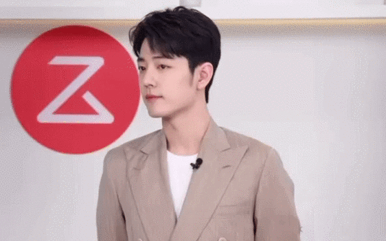 肖战直播歪头杀