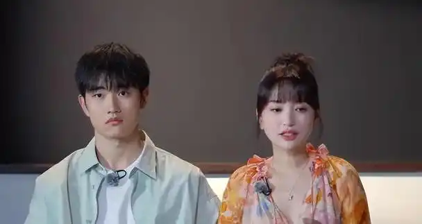 以她这个年纪和外貌来看,不给肖战演妈,还能让他出演女朋友吗?