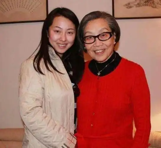 杜月笙子女后代现状!