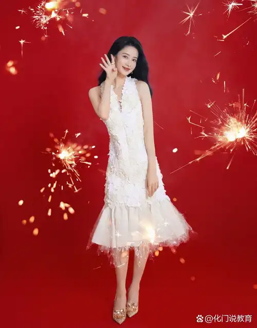 李沁穿白色花裙美如茉莉,清新又可爱