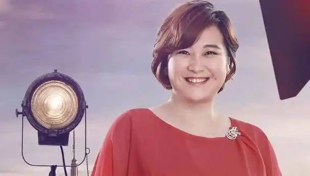 40岁的贾玲暴瘦50斤,网友惊呼要教程,神评论:再瘦也是中年大妈_减肥