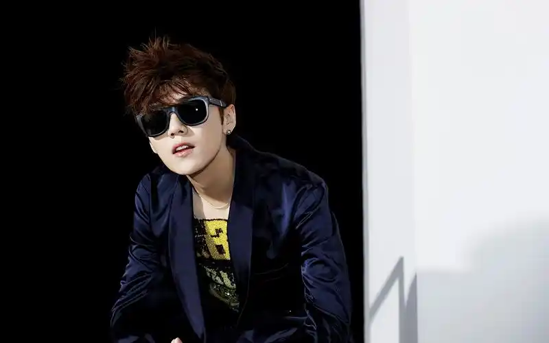 清新简单鹿晗壁纸_清新的帅气鹿晗