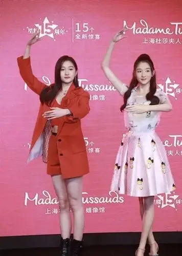 杜莎夫人蜡像馆最像的就是唐嫣和关晓彤了