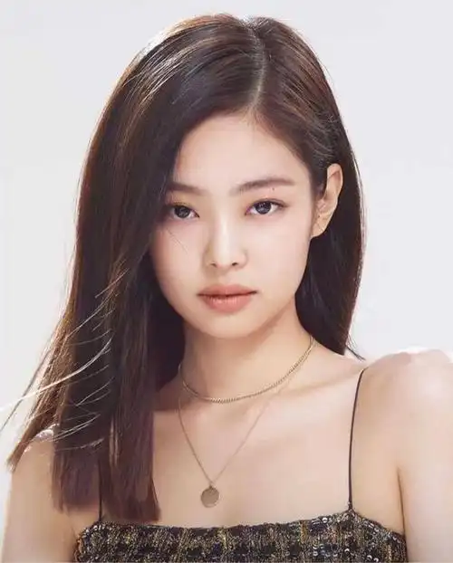jennie转行商界引轩然大波:品牌注册引发粉丝期待与担忧