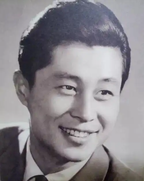 90岁电影演员王心刚近况曝光——万万想不到,他现在竟活成了这样