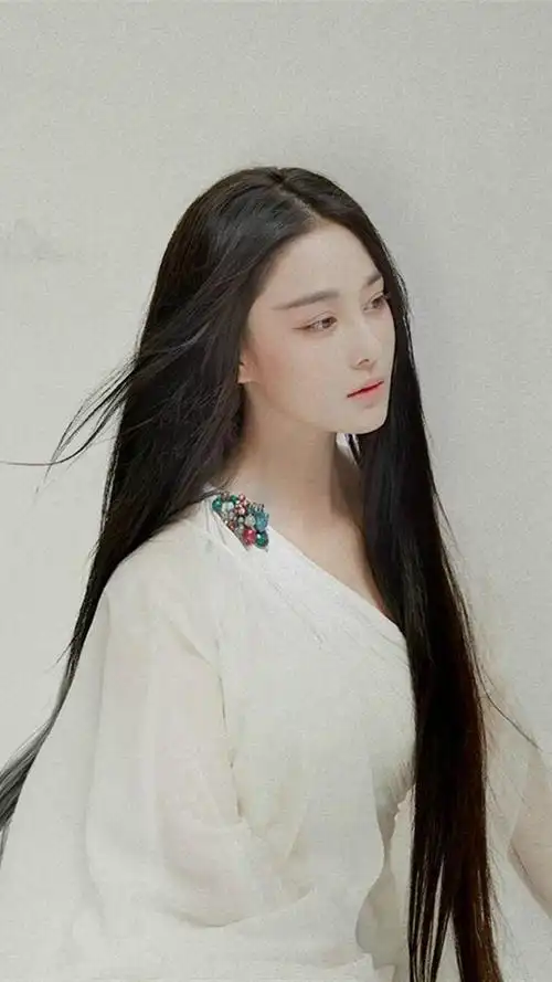 《思美人》张馨予古风写真