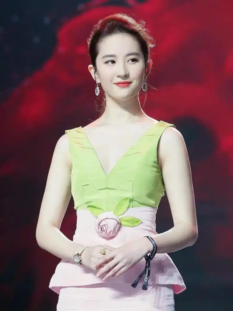 还有人没看过刘亦菲的寿桃裙吗?