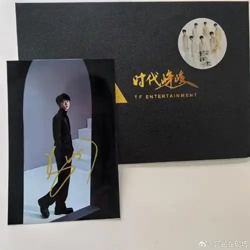 《#时代少年团演唱会#》给时代少年团粉丝送签名啦~~~签名照福利关注