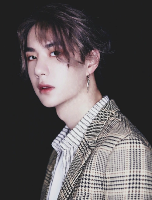 八字看王一博未来运势,命理大师谈赵丽颖八字