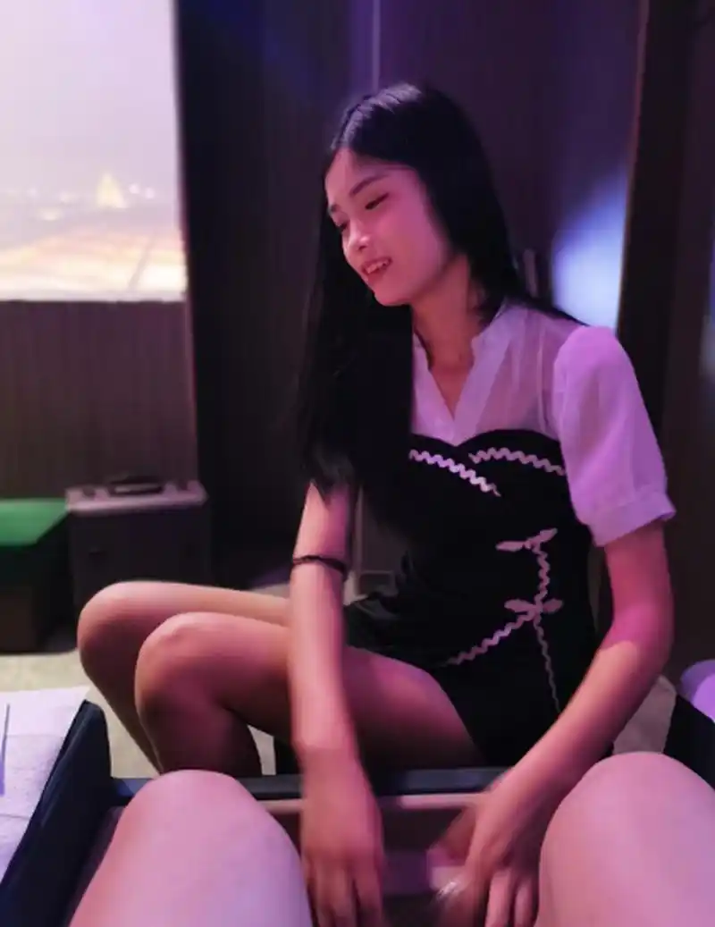 足疗技师身的颜值 身高168cm,你下次还会在点她吗?