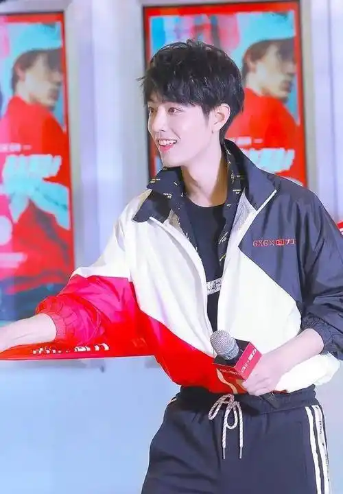 肖战露脸即圈粉,半年吸粉200万,视频播放破500亿_大陆_平台_演出