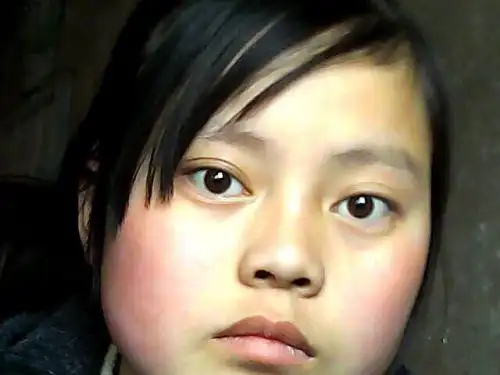 今天剪的刘海好难看,该怎么办啊?