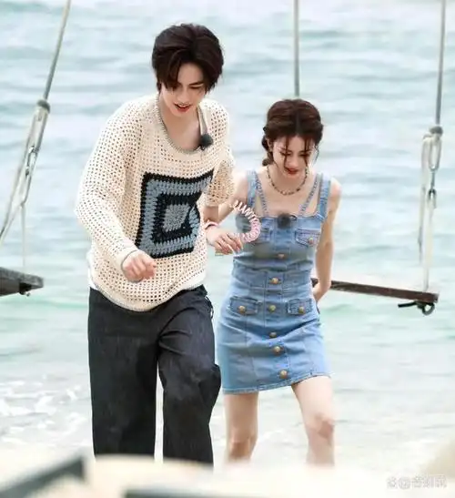 刘大锤直播爆料:白鹿与张凌赫结束两年恋情! - 娱乐资讯(魔女团新闻)