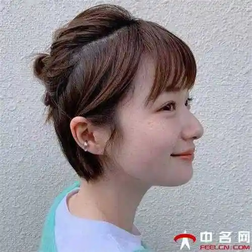 清新减龄女生短发图片中性气质短发发型超帅的