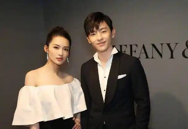 团队在线组cp,邓伦和李沁要是在一起了,岂不是皆大欢喜?