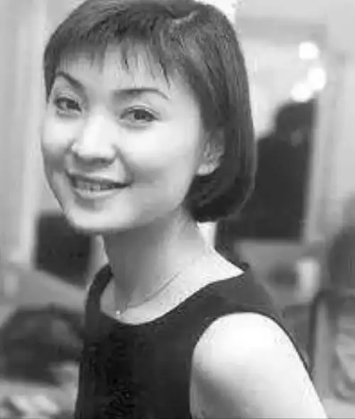 回顾常回家看看陈红上过11次春晚背叛婚姻后隐退如今怎样