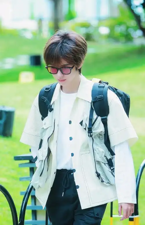 贺峻霖男大上岛##贺峻霖这是我的岛路透