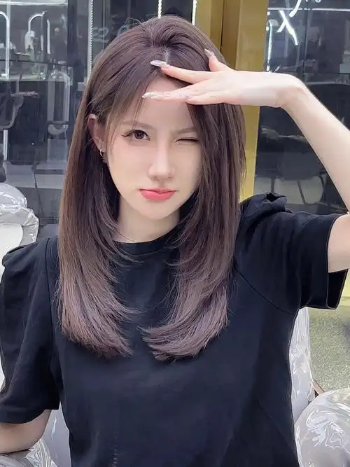 中长头发剪这个发型百搭又时尚