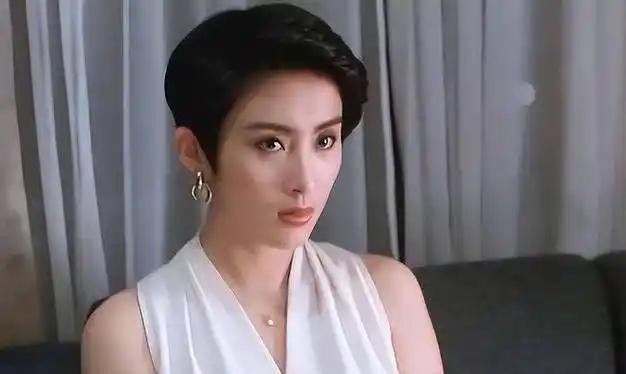 不再年轻女演员张敏勇敢面对时间的痕迹展现坦诚与勇气