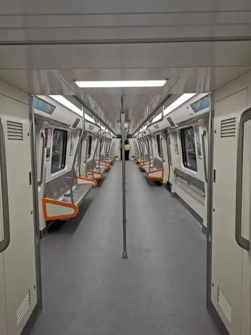 郑州地铁3号线列车首次轨道正线带电开跑!9月6日空载试运行