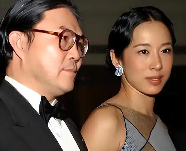 曝65岁朱玲玲离婚再次净身出户,她的一辈子都在为长子霍启刚铺路