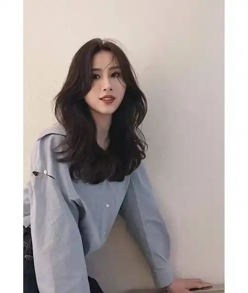 有钱没钱,烫头过年,2024年新流行这5款烫发发型,显年轻气质