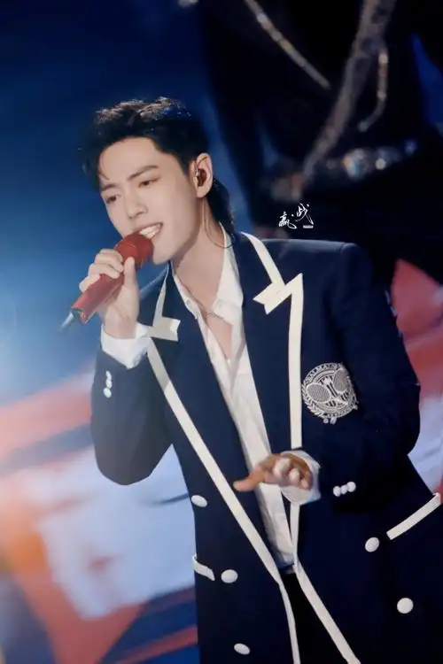 肖战沸腾之夜全开麦真唱!