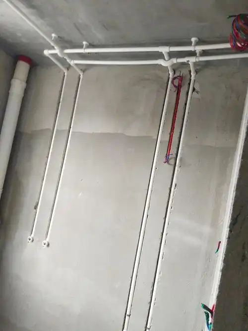 施工的主要内容是敷设电线或电缆的展放,连接及固定.