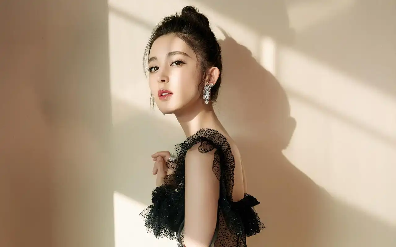 古力娜扎黑色抹胸长裙性感写真图片壁纸