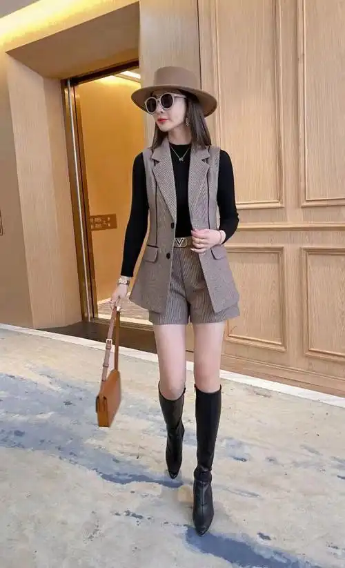 2021年冬季新款格子西装马甲短裤时尚套装女装英伦风修身三件套
